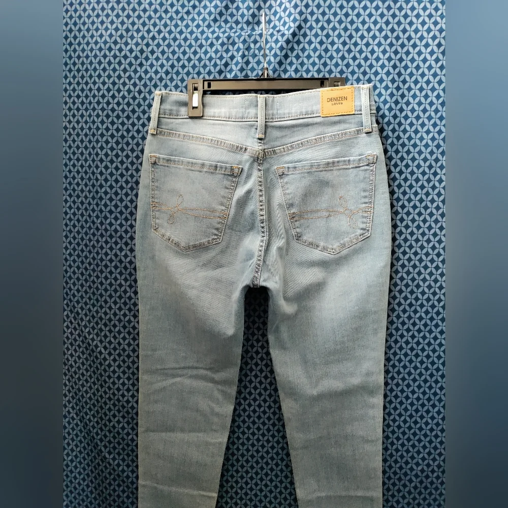 Denizen by Levi's - Juniors light blue, high-rise denim jeans. NWT. Size - 7M - Picture 10 of 10